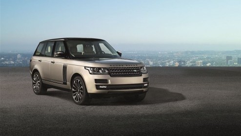 Range Rover modeljaar 2014 verwelkomt de SDV8 diesel en dieselhybride, beiden met 340 pk. Verder doen nieuwe opties en assistentiesystemen intrede.