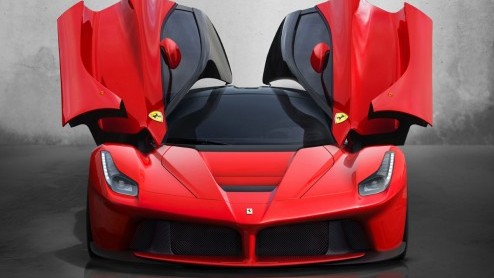 De opvolger van de Enzo heet LaFerrari en is met 963 pk allesbehalve een stakker.