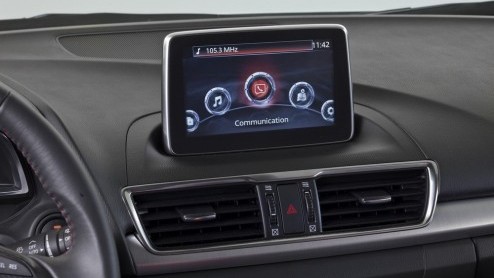 Enkele dagen geleden nog toonden we een eerste teaser van de Mazda3 Sedan. Inmiddels zijn de fabrieksplaatjes gelekt via een Russische site. Zie hier de nieuwe Drie met kont.