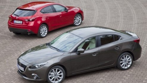 Enkele dagen geleden nog toonden we een eerste teaser van de Mazda3 Sedan. Inmiddels zijn de fabrieksplaatjes gelekt via een Russische site. Zie hier de nieuwe Drie met kont.