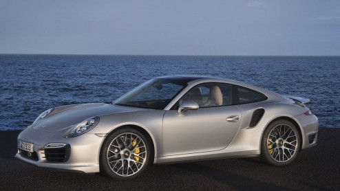 Porsche heeft de nieuwe 911 Turbo en Turbo S onthuld. De nieuweling is weer krachtiger dan zijn voorganger, maar tegelijk tot wel zestien procent zuiniger.