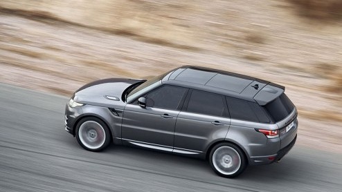 Land Rover heeft het doek getrokken van de Range Rover Sport. Het is volgens zijn makers de snelste, meest wend- en handelbare Land Rover ooit, en is parallel aan de nieuwe Range Rover ontwikkeld.