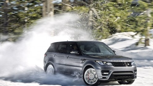 Land Rover heeft het doek getrokken van de Range Rover Sport. Het is volgens zijn makers de snelste, meest wend- en handelbare Land Rover ooit, en is parallel aan de nieuwe Range Rover ontwikkeld.