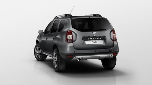 Dacia heeft de Duster bijgeschaafd en volgens eigen zeggen een meer nadrukkelijke 4x4-uitstraling weten te bewerkstelligen. Oordeel zelf. De vernieuwde Duster schittert op de beursvloer in Frankfurt.