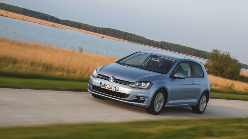 Volkswagen is voornemens een geblazen driecilinder 1.0 liter benzinemotor aan het assortiment van de Golf toe te voegen. Dat heeft ontwikkelingschef Hans-Jakob Neusser op de IAA gezegd.