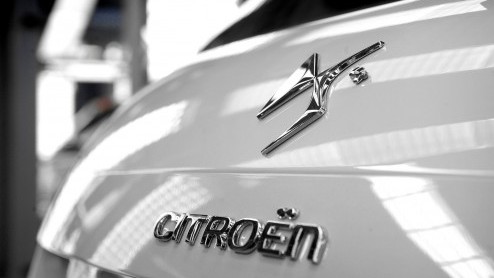 De nieuwe Citron DS4 is volgens zijn makers allerminst doorsnee, bedoeld voor degene die eens wat anders wilt rijden en stiekem de gewone Citron-modellen te braaf vindt. Hoe maakt deze rebelse Frans