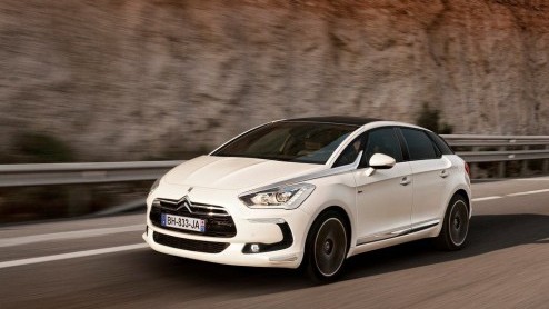 Na het debuut van de Citron DS5 in Sjanghai staat de nieuwe Fransoos natuurlijk ook te schitteren op de IAA Frankfurt van deze maand. Citron maakt alvast nu van de gelegenheid gebruik het motorpalet