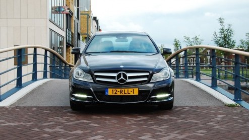 Zakelijk rijden met lagere bijtelling kan tegenwoordig in allerlei soorten en maten. Mercedes-Benz geeft met de introductie van de C 220 CDI Coup de aftrap in het segment van de tweedeurscoup met di