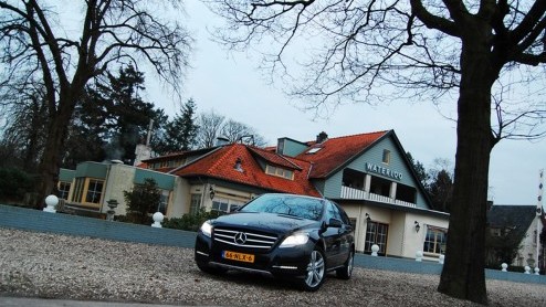 Het lijkt allemaal zo simpel. Wanneer je op zoek bent naar statig vervoer kies je een sedan. Wie meer ruimte nodig heeft neemt een stationwagon en om stoer te doen is er de SUV. Waarom biedt Mercedes-