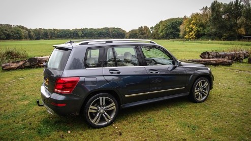 Voor Mercedes-Benz is de Volvo XC60 de grootste concurrent van de GLK-Klasse, die onlangs fijntjes is bijgepunt. Hoewel ze in design volledig hun eigen weg bewandelen, zijn beiden zeer comfortgericht.