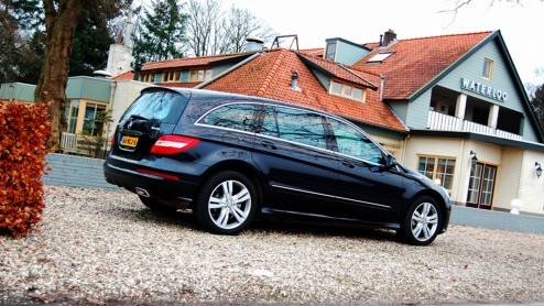 Het lijkt allemaal zo simpel. Wanneer je op zoek bent naar statig vervoer kies je een sedan. Wie meer ruimte nodig heeft neemt een stationwagon en om stoer te doen is er de SUV. Waarom biedt Mercedes-