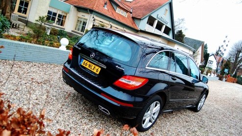 Het lijkt allemaal zo simpel. Wanneer je op zoek bent naar statig vervoer kies je een sedan. Wie meer ruimte nodig heeft neemt een stationwagon en om stoer te doen is er de SUV. Waarom biedt Mercedes-