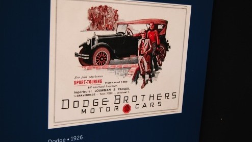 Autoreclame is van alle tijden. De tentoonstelling '125 jaar Autoreclame' in het Museum van de Twintigste Eeuw brengt dat op amuserende wijze in beeld. Wanneer ontwikkelde de auto zich tot statussymbo