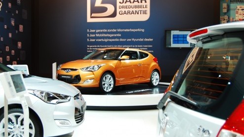 Hyundai gaat naast de zuinige ook op de sportieve toer met de nieuwe Veloster. Hij staat  net al de nieuwe i40 - in juli bij de dealer vanaf 23.995 euro maar is nu al te bewonderen op de AutoRAI.