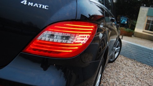 Het lijkt allemaal zo simpel. Wanneer je op zoek bent naar statig vervoer kies je een sedan. Wie meer ruimte nodig heeft neemt een stationwagon en om stoer te doen is er de SUV. Waarom biedt Mercedes-