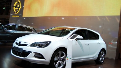 De AutoRAI 2011 is van start gegaan. De beursvloer van het Hollandse autofeest staat vol met spannende, opvallende en zeer zuinige (Nederlandse) primeurs. Wij waren er natuurlijk bij en geven je alvas