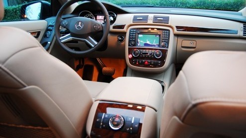 Het lijkt allemaal zo simpel. Wanneer je op zoek bent naar statig vervoer kies je een sedan. Wie meer ruimte nodig heeft neemt een stationwagon en om stoer te doen is er de SUV. Waarom biedt Mercedes-