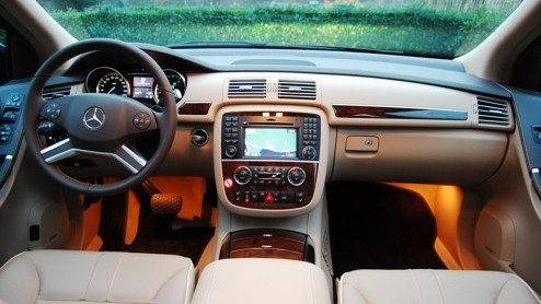 Het lijkt allemaal zo simpel. Wanneer je op zoek bent naar statig vervoer kies je een sedan. Wie meer ruimte nodig heeft neemt een stationwagon en om stoer te doen is er de SUV. Waarom biedt Mercedes-