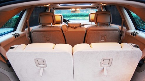 Het lijkt allemaal zo simpel. Wanneer je op zoek bent naar statig vervoer kies je een sedan. Wie meer ruimte nodig heeft neemt een stationwagon en om stoer te doen is er de SUV. Waarom biedt Mercedes-