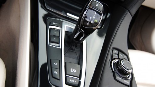 De BMW 6 Serie Cabriolet heeft in zijn segment het rijk alleen om in luchtige sferen op comfort, sportiviteit en heel veel luxe te trakteren. In de nieuwe generatie debuteren turbomotoren die kracht v