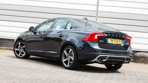 Volvo heeft de smaak te pakken in het aanbieden van modellen met bijtellingsvoordeel. In het leveringsprogramma van de S60 is er nu naast de bestaande D2 diesel ook een versie met Powershift automaat