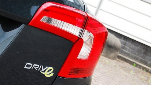 Volvo heeft de smaak te pakken in het aanbieden van modellen met bijtellingsvoordeel. In het leveringsprogramma van de S60 is er nu naast de bestaande D2 diesel ook een versie met Powershift automaat