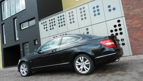Zakelijk rijden met lagere bijtelling kan tegenwoordig in allerlei soorten en maten. Mercedes-Benz geeft met de introductie van de C 220 CDI Coup de aftrap in het segment van de tweedeurscoup met di
