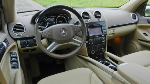 De Mercedes GL-klasse is in zijn huidige gedaante alweer sinds 2006 op de markt. In 2009 volgde er een facelift en bracht de Duitse fabrikant de GL 350 CDI BlueTec die al voldoet aan Euro 6, een emiss