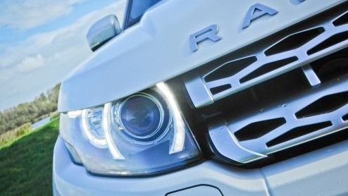 De nieuwe Evoque is een belangrijke aanwinst in de modelfamilie Range Rover. Met vernieuwend design, compactere proporties en een prettiger prijskaartje kan het merk een compleet nieuwe doelgroep trak