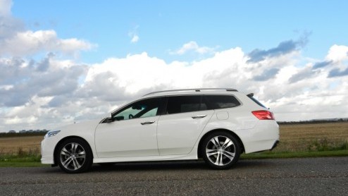 De sportiviteit van de Honda Accord Tourer Type S ligt er vrij dik bovenop. Met de 180 pk sterke 2.2 i-DTEC kan het woord ook bij de daad worden gevoegd. Toch schuilt er nog een geheim in deze vlotte 