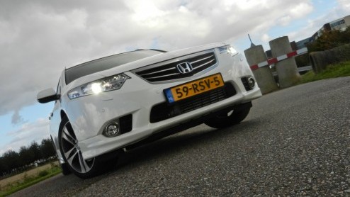 De sportiviteit van de Honda Accord Tourer Type S ligt er vrij dik bovenop. Met de 180 pk sterke 2.2 i-DTEC kan het woord ook bij de daad worden gevoegd. Toch schuilt er nog een geheim in deze vlotte 