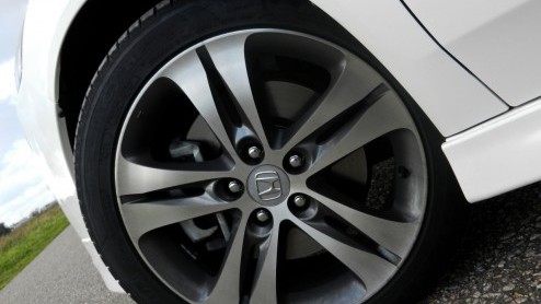 De sportiviteit van de Honda Accord Tourer Type S ligt er vrij dik bovenop. Met de 180 pk sterke 2.2 i-DTEC kan het woord ook bij de daad worden gevoegd. Toch schuilt er nog een geheim in deze vlotte 