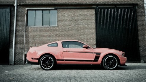 Voor veel sportievelingen is een snelle auto van een Duits merk een jongensdroom. Maar weet echter dat de Amerikanen er ook wat van kunnen. Een pony car als de Ford Mustang lijkt misschien geen seri