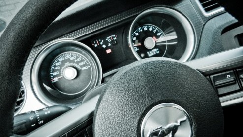 Voor veel sportievelingen is een snelle auto van een Duits merk een jongensdroom. Maar weet echter dat de Amerikanen er ook wat van kunnen. Een pony car als de Ford Mustang lijkt misschien geen seri