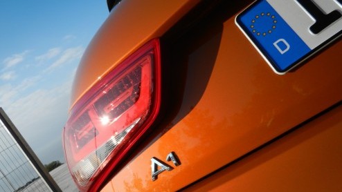 Na nog geen anderhalf jaar heeft de Audi A1 er een broertje bij, de A1 Sportback. Audi kennende staat die carrosserievariant voor mr ruimte en twee extra deuren. Hoe is dat in de nieuwe variant van