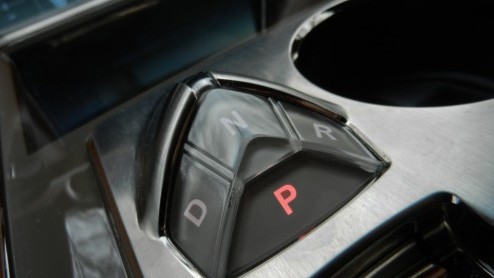 De Porsche Panamera en Maserati Quattroporte hebben er sinds kort een bijzondere tegenstander bij: de Fisker Karma. Wel eens van gehoord? Een elektrisch aangedreven Gran Turismo voorzien van alle luxe