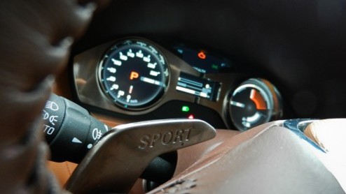 De Porsche Panamera en Maserati Quattroporte hebben er sinds kort een bijzondere tegenstander bij: de Fisker Karma. Wel eens van gehoord? Een elektrisch aangedreven Gran Turismo voorzien van alle luxe