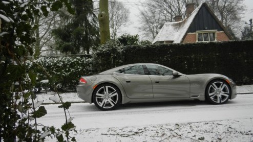 De Porsche Panamera en Maserati Quattroporte hebben er sinds kort een bijzondere tegenstander bij: de Fisker Karma. Wel eens van gehoord? Een elektrisch aangedreven Gran Turismo voorzien van alle luxe