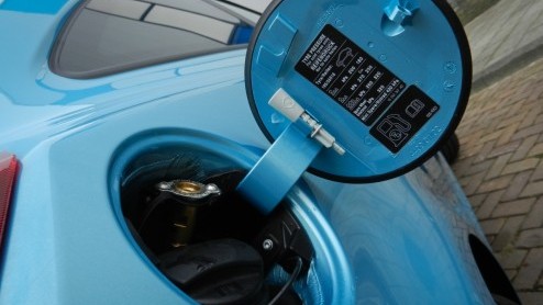 Het zal geen nieuws zijn dat je met een auto op LPG stukken voordeliger kan rijden. Bij de driedeurs Corsa 1.2 LPG gaat die vlieger dubbel op want die is ook nog eens BPM- en wegenbelastingvrij. Zo'n