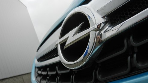 Het zal geen nieuws zijn dat je met een auto op LPG stukken voordeliger kan rijden. Bij de driedeurs Corsa 1.2 LPG gaat die vlieger dubbel op want die is ook nog eens BPM- en wegenbelastingvrij. Zo'n