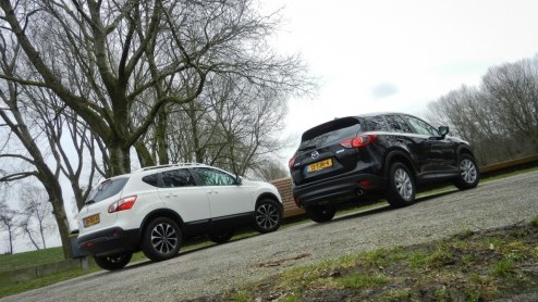 De Nissan Qashqai staat aan de wieg van het crossover-segment. Vijf jaar na zijn introductie gooit landgenoot Mazda de CX-5 in de strijd. Heeft de volledig met de SkyActiv-filosofie ontwikkelde Mazda