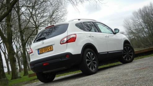 De Nissan Qashqai staat aan de wieg van het crossover-segment. Vijf jaar na zijn introductie gooit landgenoot Mazda de CX-5 in de strijd. Heeft de volledig met de SkyActiv-filosofie ontwikkelde Mazda