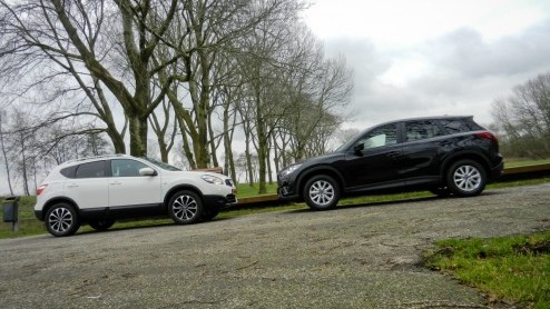 De Nissan Qashqai staat aan de wieg van het crossover-segment. Vijf jaar na zijn introductie gooit landgenoot Mazda de CX-5 in de strijd. Heeft de volledig met de SkyActiv-filosofie ontwikkelde Mazda