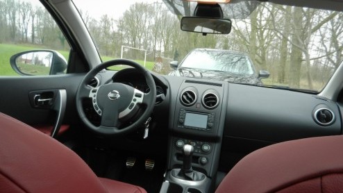 De Nissan Qashqai staat aan de wieg van het crossover-segment. Vijf jaar na zijn introductie gooit landgenoot Mazda de CX-5 in de strijd. Heeft de volledig met de SkyActiv-filosofie ontwikkelde Mazda