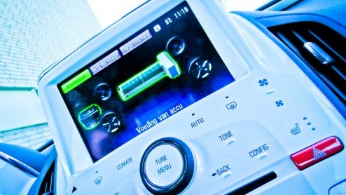 Is de Chevrolet Volt nou een elektrische auto met een benzinemotor als generator of toch eigenlijk een plug-in hybride? Het uitgangspunt is hoe dan ook identiek: zoveel mogelijk elektrisch rijden en n