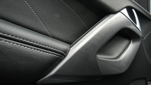 De nieuwe Citron DS5 is geen auto die zomaar in een hokje te plaatsen valt. En daar zijn de Fransen ongetwijfeld heel blij mee. Is het een sportieve crossover of toch vooral een vijfdeurs eye-catcher