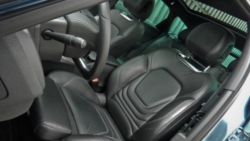 De nieuwe Citron DS5 is geen auto die zomaar in een hokje te plaatsen valt. En daar zijn de Fransen ongetwijfeld heel blij mee. Is het een sportieve crossover of toch vooral een vijfdeurs eye-catcher