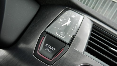 De nieuwe Citron DS5 is geen auto die zomaar in een hokje te plaatsen valt. En daar zijn de Fransen ongetwijfeld heel blij mee. Is het een sportieve crossover of toch vooral een vijfdeurs eye-catcher
