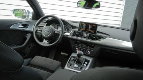 Nadat Lexus en Infiniti het kunstje hebben voorgedaan komt nu ook Audi met een hybride sedan. In tegenstelling tot de Japanners is bij de A6 Hybrid voor maximale efficintie geen zescilinder maar een