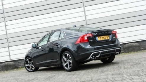 Volvo heeft de smaak te pakken in het aanbieden van modellen met bijtellingsvoordeel. In het leveringsprogramma van de S60 is er nu naast de bestaande D2 diesel ook een versie met Powershift automaat